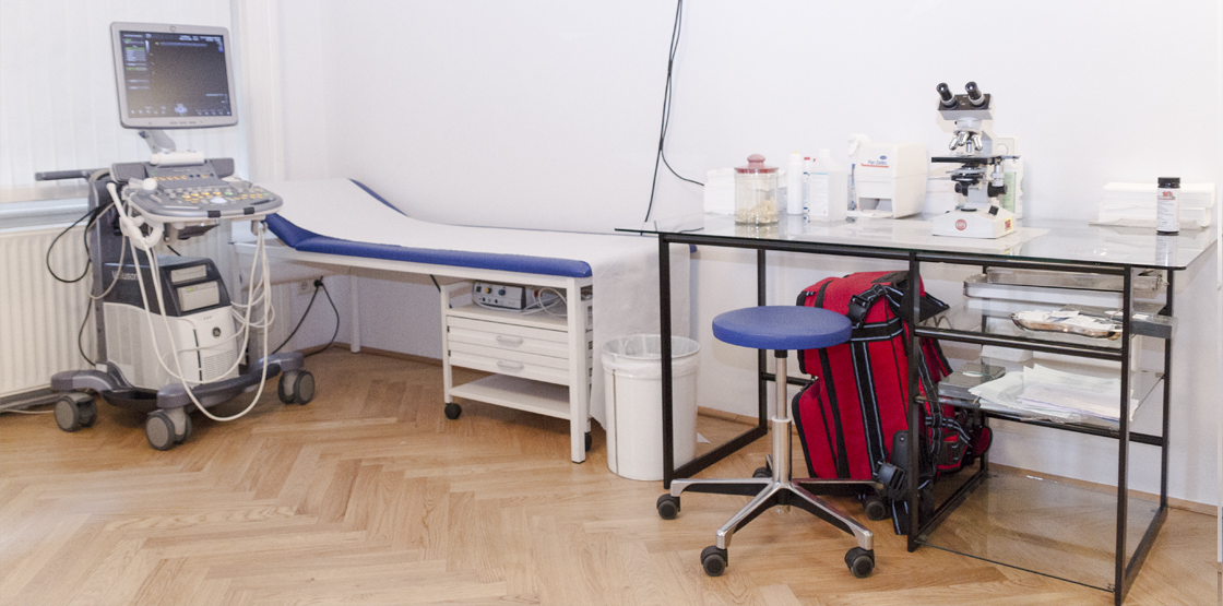 Behandlungszimmer mit Ultraschall